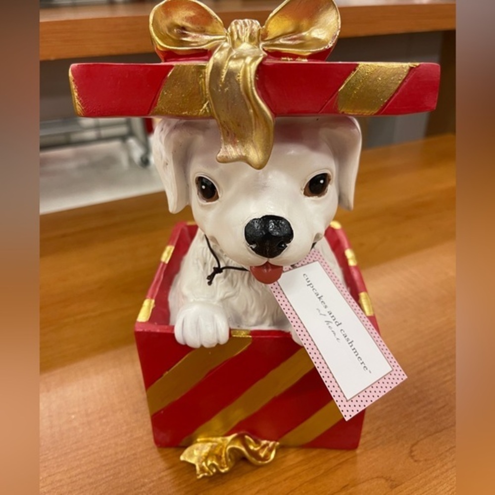 Christmas Puppy Dog in Red & Gold Gift Box Cupcakes & Cashmere 🎄Resin figurine